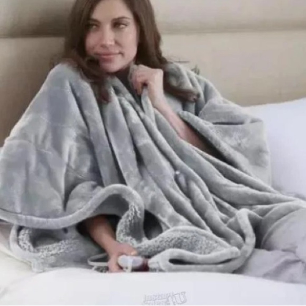 Serta Heated  Cuddler Throw with pockets- with 5 setting controller 74 x 26 NEW